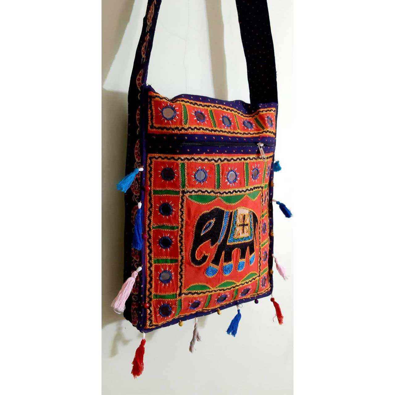 کیف رودوشی گلدوزی شده طرح بلوچی A48