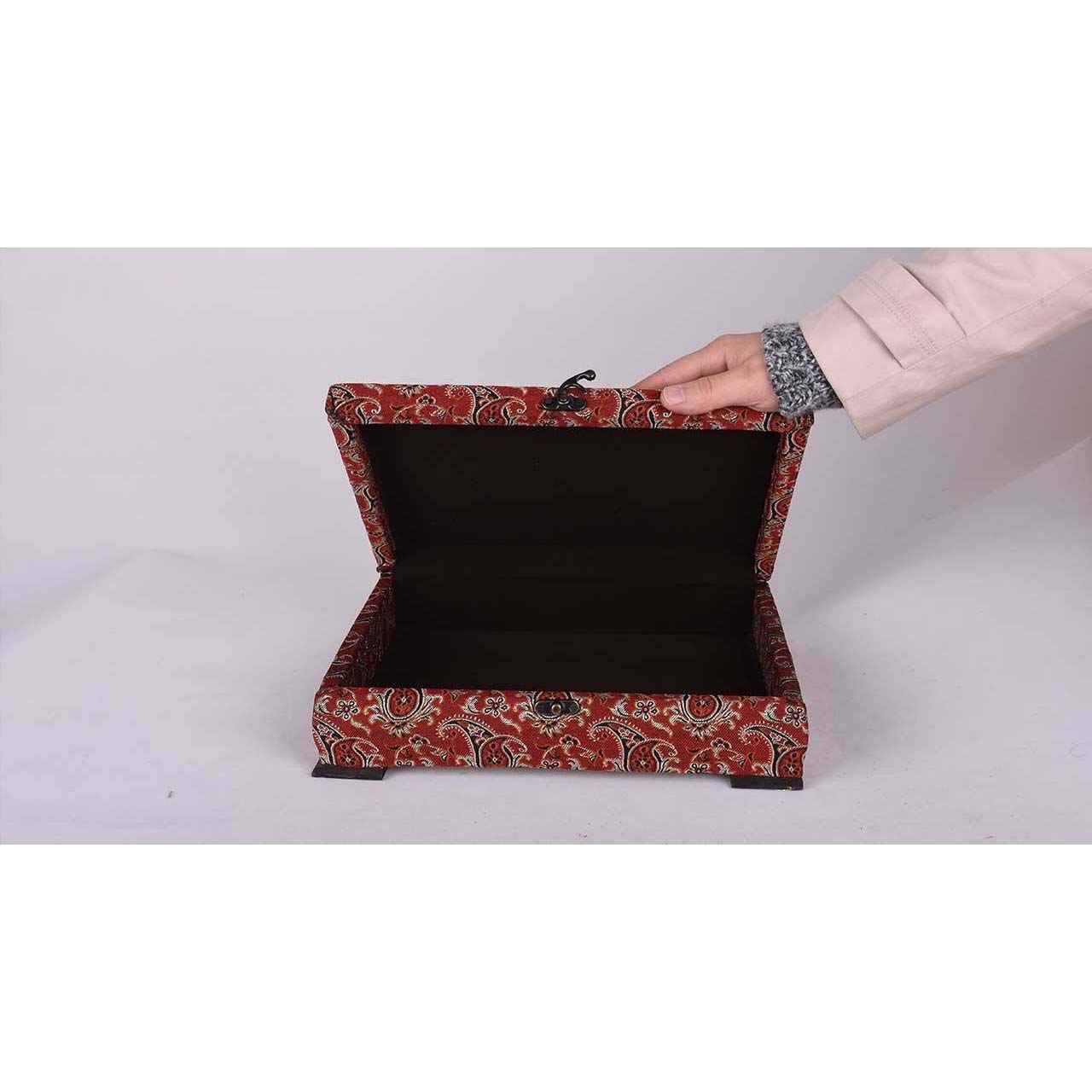 جعبه چوبی برای هدیه دادن با طرح ترمه ایرانی