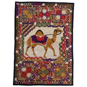 رومیزی گلدوزی شده با دست مدل شتری