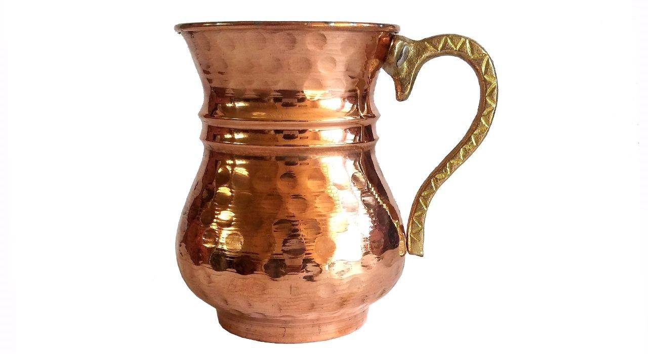 فنجان مسی ایرانی – مجموعه 6 عددی، دستساز با دسته برای نوشیدنیهای سرد – طرح قلب چکشکاری شده