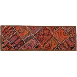 رومیزی گلدوزی‌شدهٔ چهل‌تکه‌دوزی شده