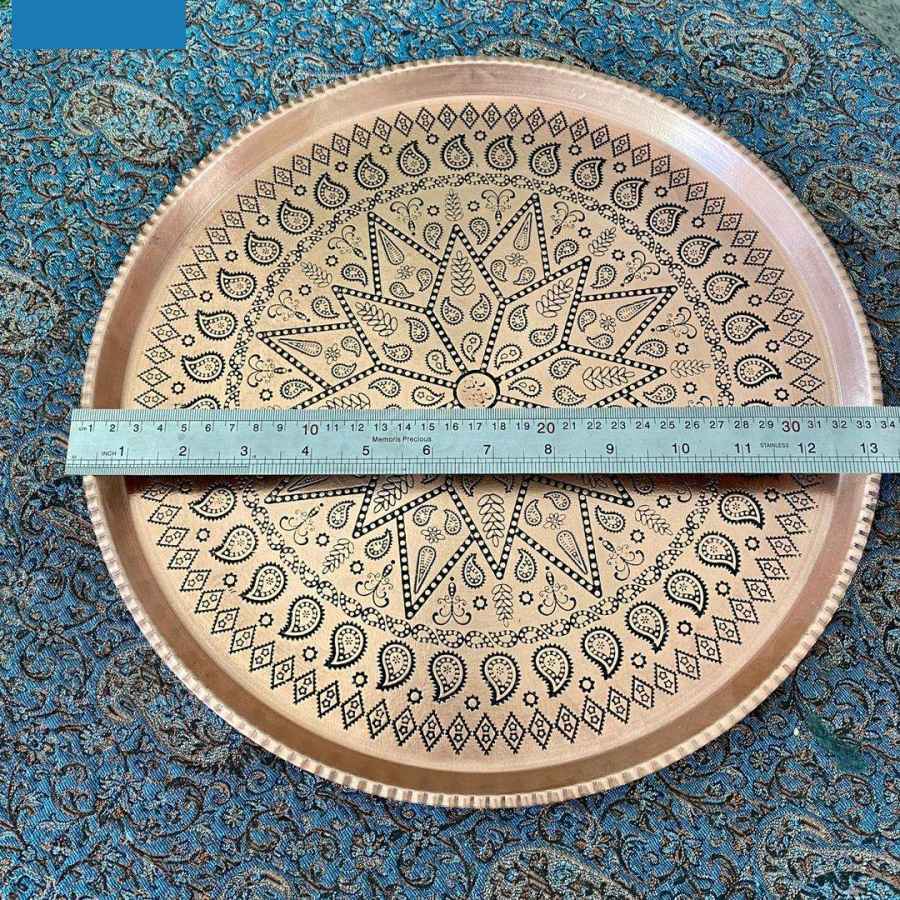 سینی پذیرایی مسی طرح مانی – کار مسی هندسی جسورانه حکاکی شده با دست