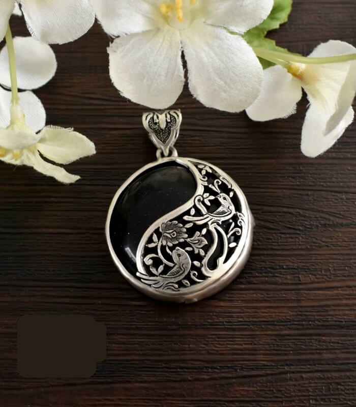 آویز نقره حکاکی شده ایرانی با سنگ قیمتی آونتورین