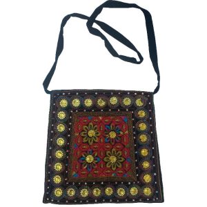 کیف رودوشی گلدوزی شده بلوچی طرح کارن نسخه دوم