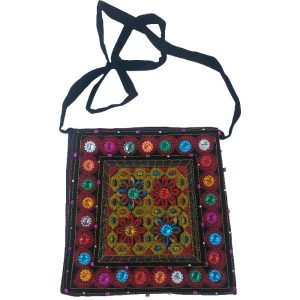 کیف رودوشی گلدوزی شده بلوچی کارن III