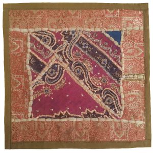 روکش کوسن گلدوزی شده – طرح بنفش