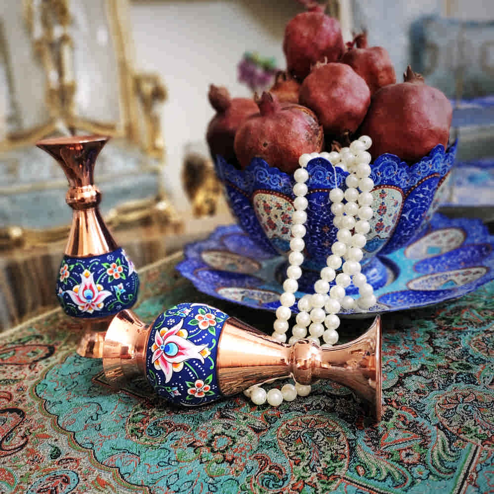 گلدان مسی تزئینی با میناکاری ایرانی نقاشی‌شده با دست، مدل ثریا با طراحی بی‌زمان گل