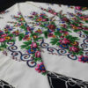 روسری قومی ترکمن – ظرافت و سنت با طرح گل به رنگ سفید