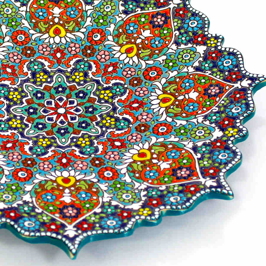 بشقاب سفالی تزئینی نقاشی شده با دست با میناکاری ایرانی اثر برزو