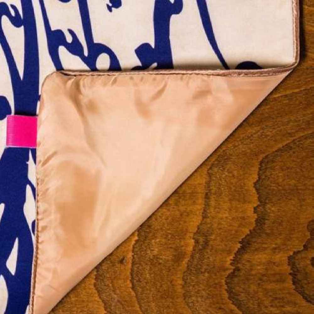 رومیزی مخمل کرم ایرانی مدل نستعلیق