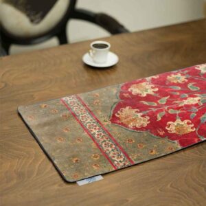 رومیزی مخمل قرمز طرح ایرانی الگانس آذین