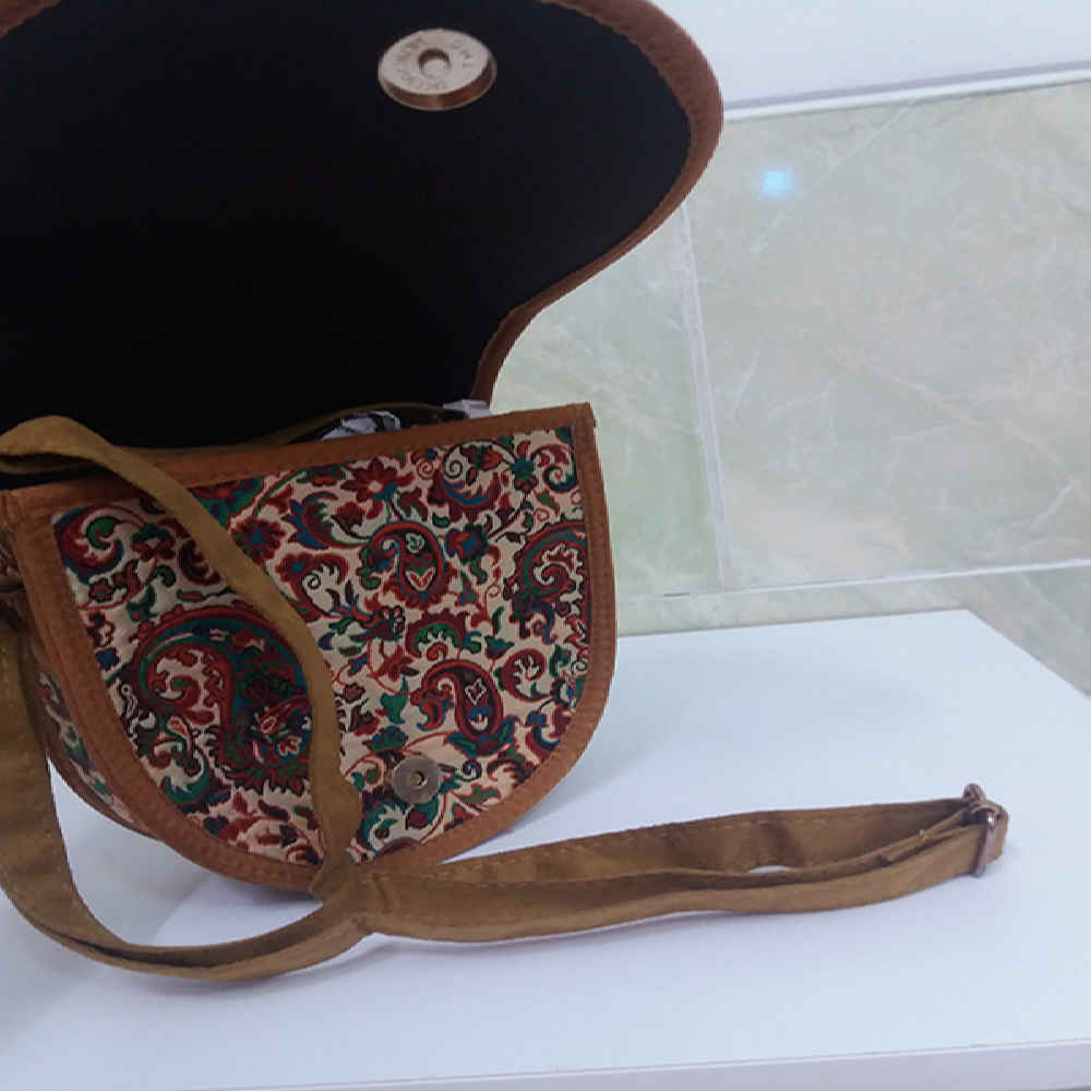 کیف رودوشی ترمه بوهمی با طرح ایرانی – دارا