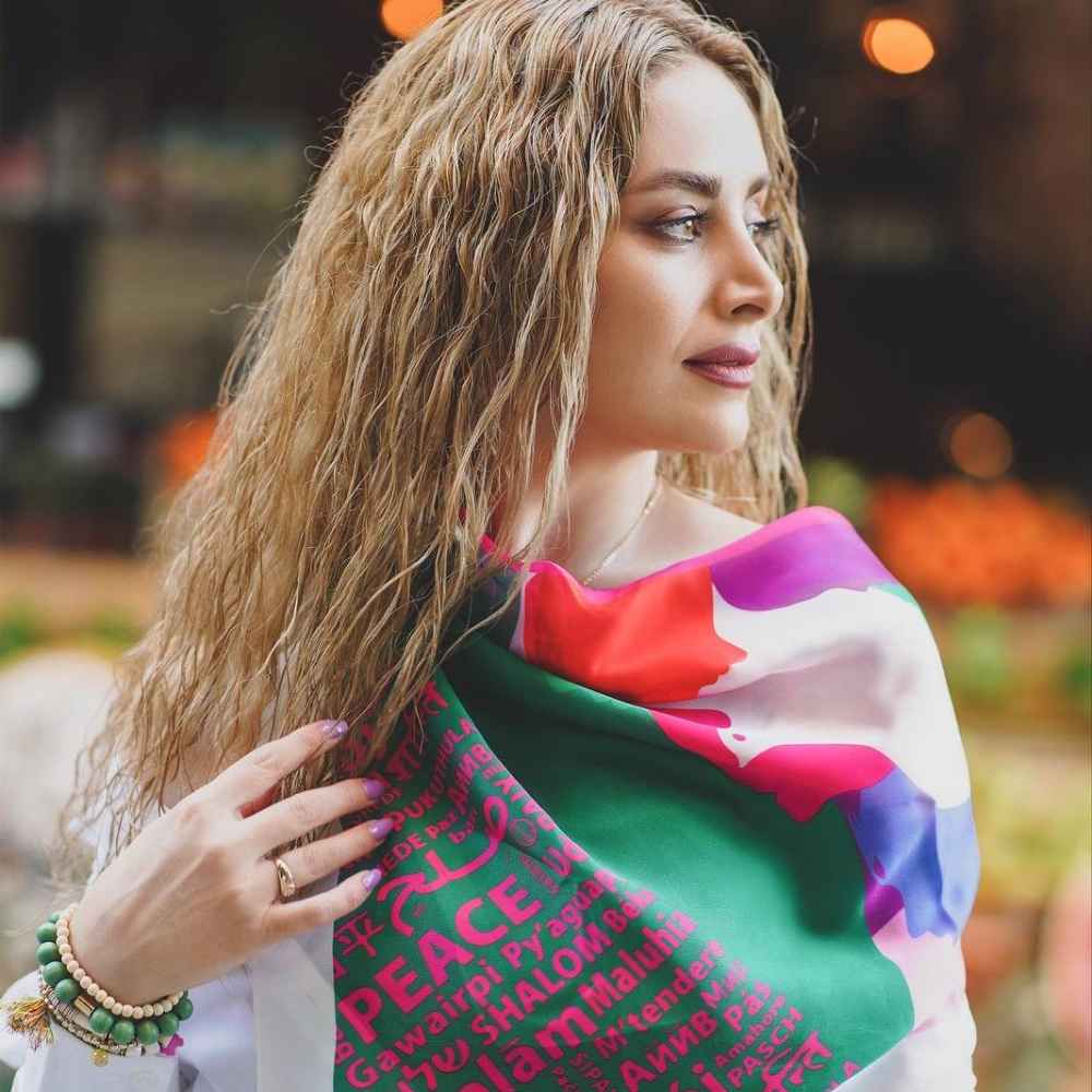 روسری ابریشمی کوتاه زنانه – طراحی هنری لوکس و پر جنب و جوش Solh