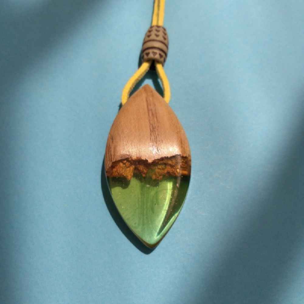 گردنبند چوب و رزین دستساز هنری Bold Style پارس