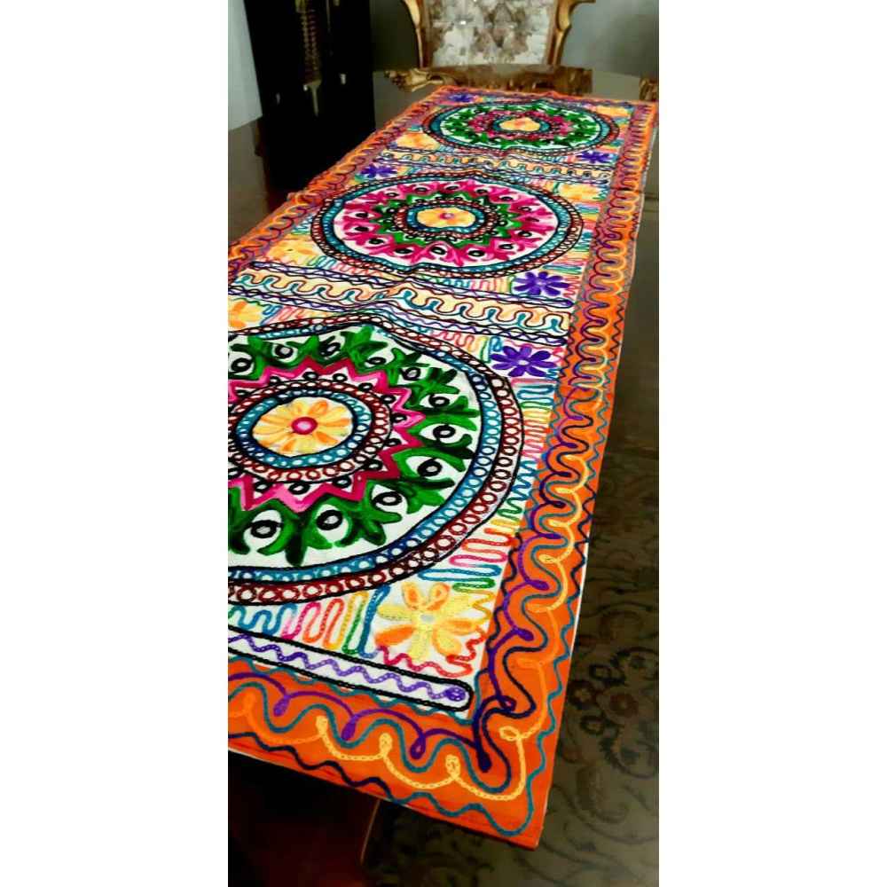 رومیزی گلدوزی شده با دست مدل بها