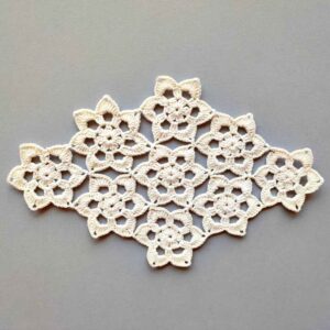 رومیزی بافتنی قلاب بافی مدل مینو