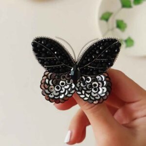 سنجاق سینه زنانه مهره‌ای دست‌ساز – مدل تیره