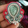 سنجاق سینه مهره‌ای دست‌ساز زنانه – مدل سورنا
