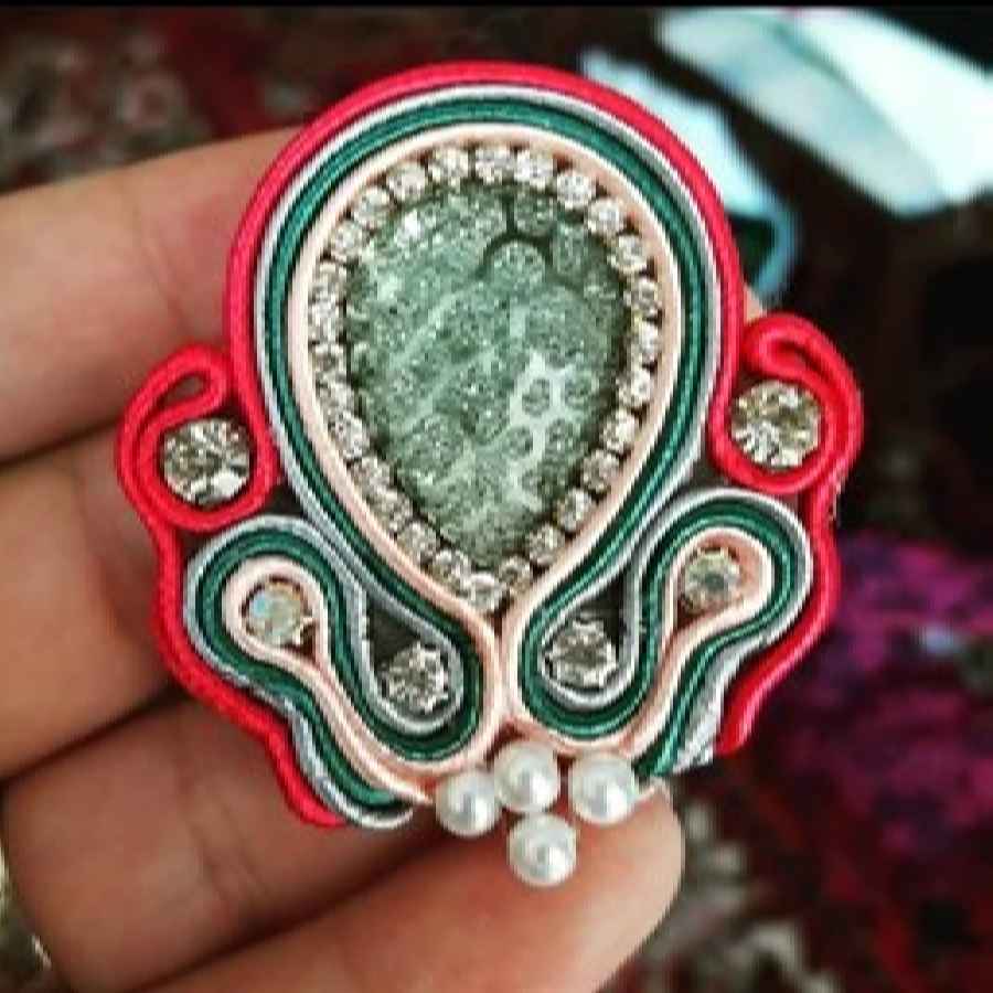 سنجاق سینه مهرهای دستساز زنانه – مدل سورنا