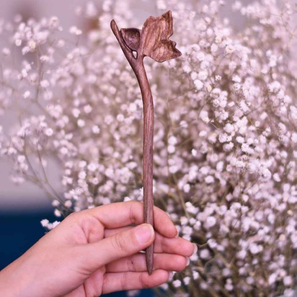 گیره موی چوبی طرح برگ از جنس ماده دستساز سایز بزرگ