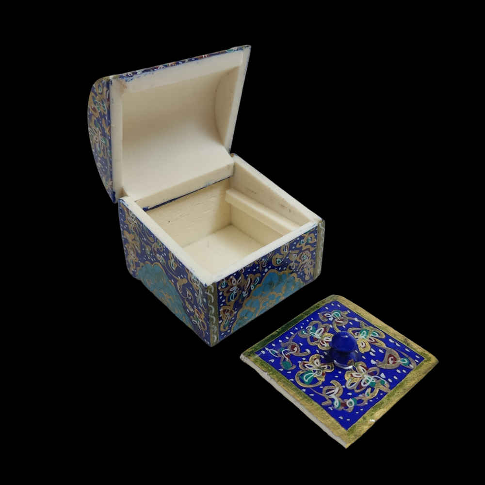 جعبه جواهرات استخوانی دستساز با طرح اسلیمی الهام گرفته از هنر ایرانی