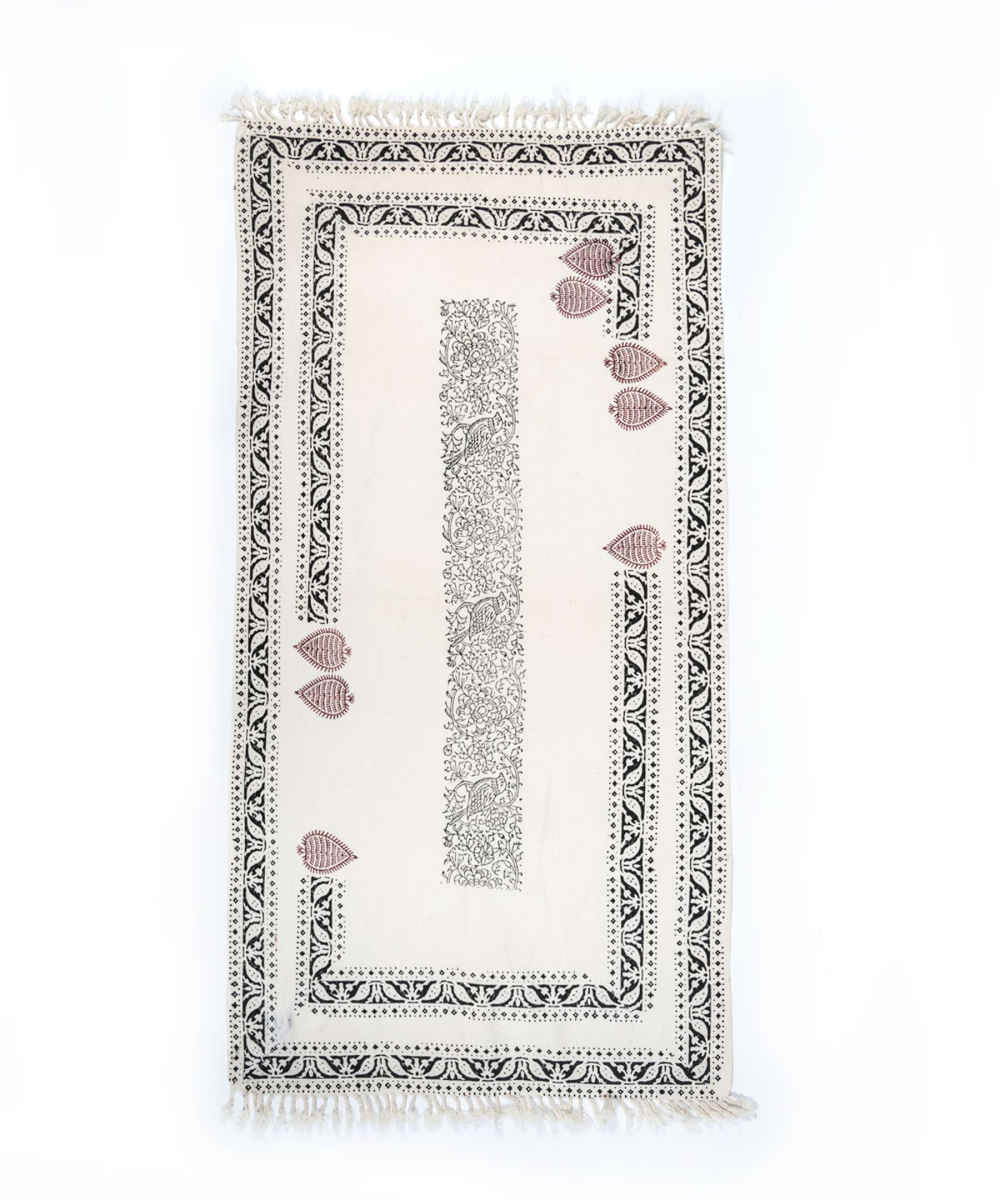 رومیزی طرح گل و مرغ طرح بلوک کتان دستساز