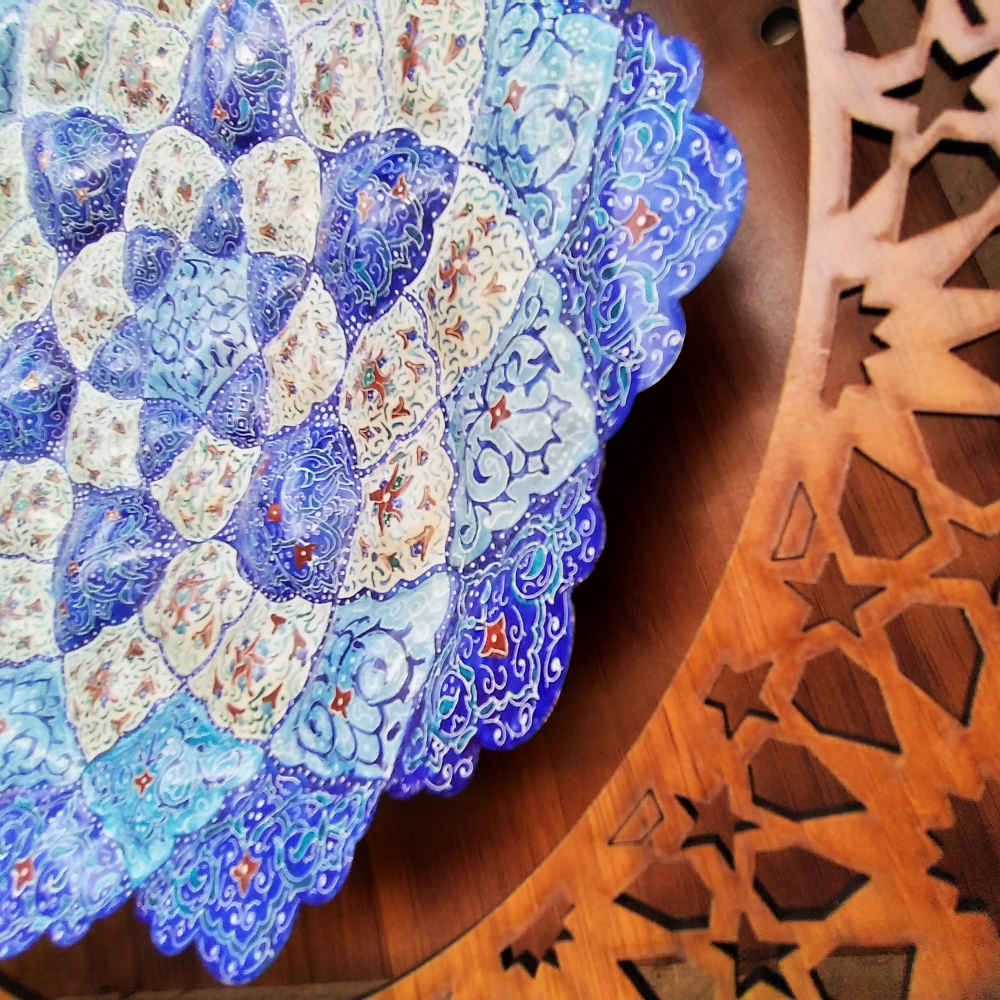 بشقاب مسی تزئینی نقاشی شده با دست با میناکاری ایرانی نازنین