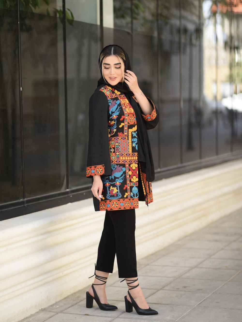 مدل مانتو گلدوزی شده ایرانی طاووس