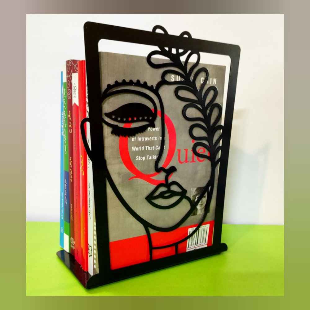 جاکتابی هنری فلزی طرح چهره دختر «نفیس» – مناسب برای گوشه‌های خلوت