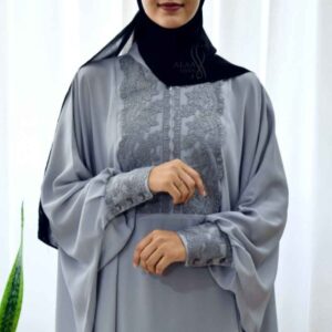 عبای پروانه‌ای شیک برای زنان مسلمان – پارچه کرپ خاکستری نرم