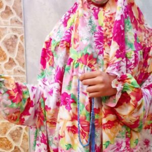 چادر نماز اسلامی آستین‌دار زنانه، مناسب برای نماز خواندن – طرح گل یاس