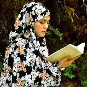 چادر نماز اسلامی آستین‌دار زنانه، مناسب برای نماز خواندن – طرح گلدار زارا