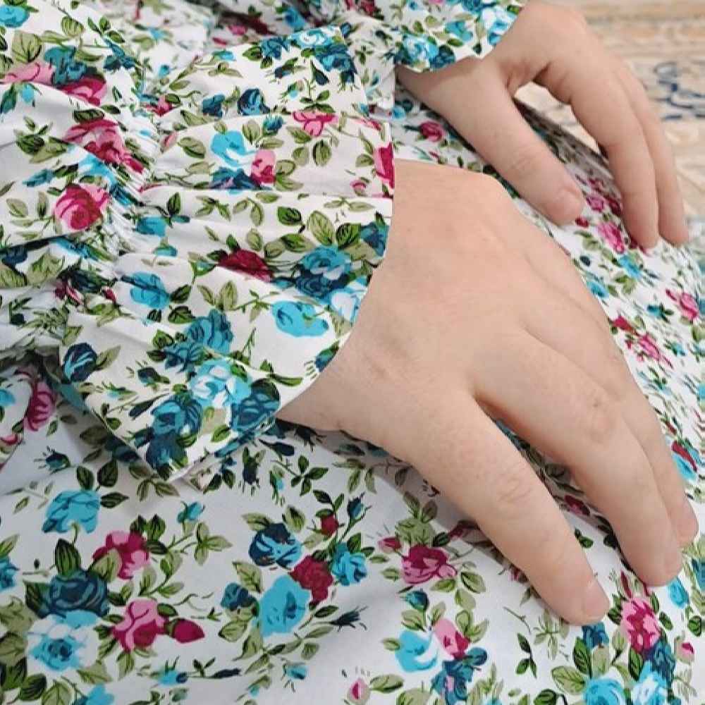 چادر نماز اسلامی آستیندار زنانه، مناسب برای نمازگزاران – طرح گلدار حلما
