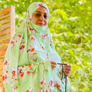 چادر نماز آستین‌دار زنانه مناسب برای نمازگزاران – سبز روشن