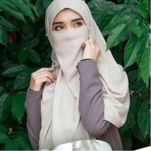 ست روسری و نیم نقاب طرح کرپ اسلامی کرم رنگ مخصوص بانوان