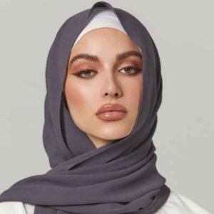 حجاب شیلا از جنس ابریشم خاکستری تیره برای زنان مسلمان