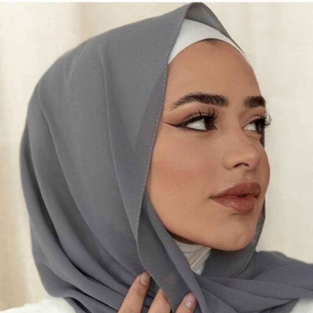 حجاب شیلا از جنس ابریشم خاکستری تیره برای زنان مسلمان