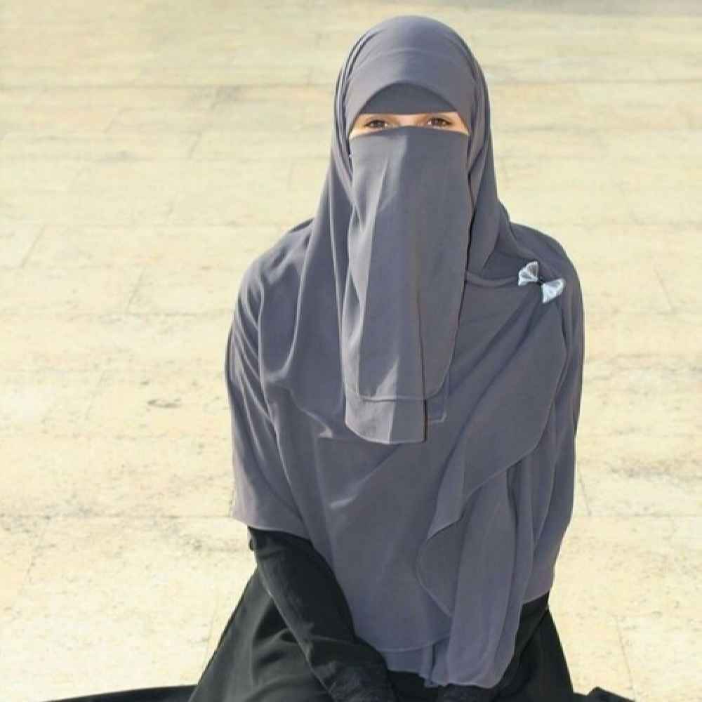 ست روسری و نیم نقاب اسلامی کرپ خاکستری تیره زنانه