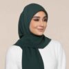 حجاب شیلا از جنس حریر سبز برای زنان مسلمان