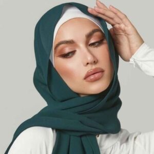 حجاب شیلا از جنس حریر سبز برای زنان مسلمان