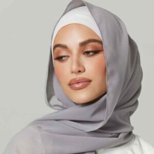 حجاب شیلا از جنس ابریشم خاکستری روشن برای زنان