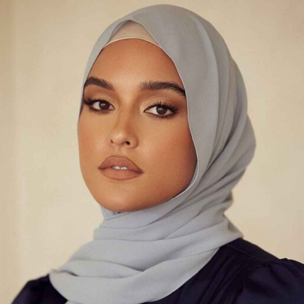 حجاب شیلا از جنس ابریشم خاکستری روشن برای زنان