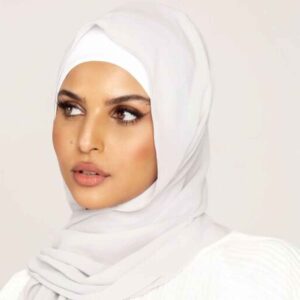 حجاب شیلا از جنس ابریشم سفید شیری برای زنان مسلمان