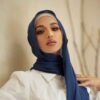 حجاب شیلا از جنس حریر سرمه‌ای برای زنان مسلمان