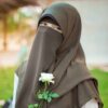 ست روسری و نیم نقاب اسلامی مربع شکل به رنگ سبز زیتونی برای بانوان