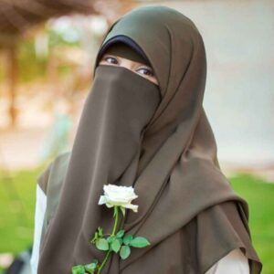 ست روسری و نیم نقاب اسلامی مربع شکل به رنگ سبز زیتونی برای بانوان
