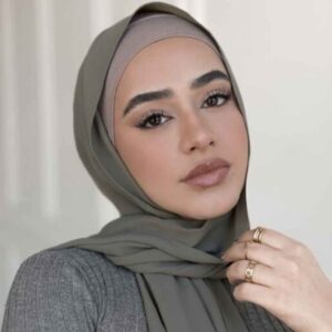 حجاب شیلا از جنس حریر سبز مریم گلی برای زنان مسلمان
