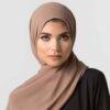 حجاب شیلا، نوعی پارچه ابریشمی قهوه‌ای روشن برای زنان