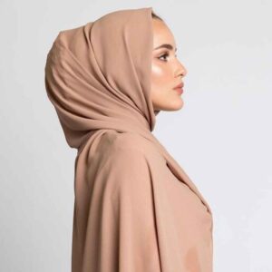 حجاب شیلا، نوعی پارچه ابریشمی قهوه‌ای روشن برای زنان