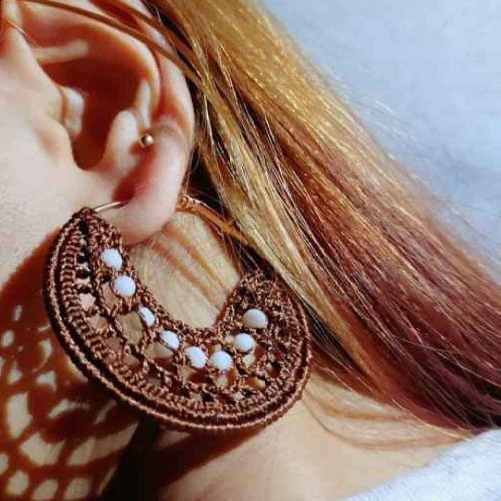 گوشواره بافتنی زنانه طرح قطره ماه دست‌ساز